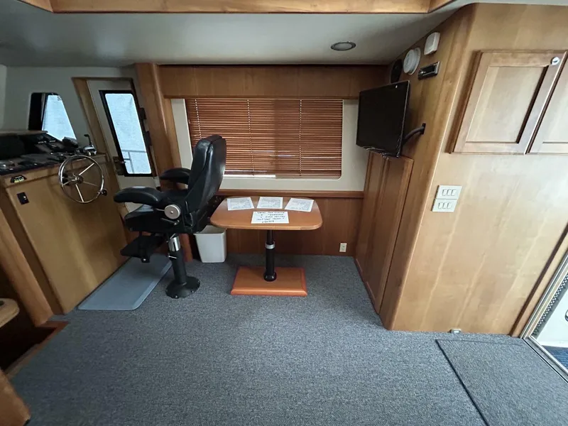 Slide: The Image of 34' Mainship salon starboard - 4856840