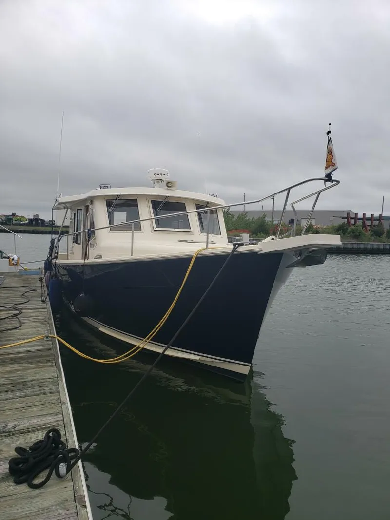 Slide: The Image of 34' Mainship starboard forward profile2 - 4856847