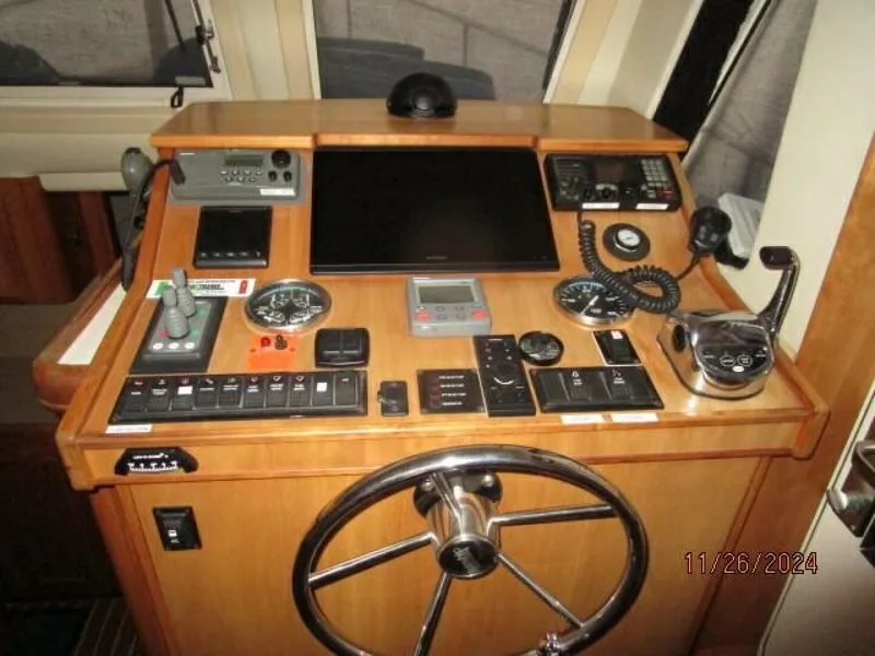 Slide: The Image of 34' Mainship helm2 - 4856820