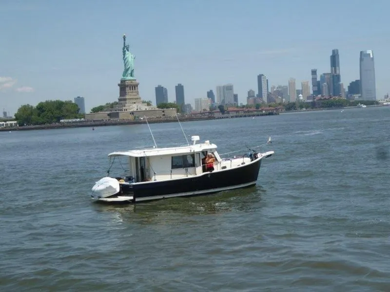 Slide: The Image of 34' Mainship starboard aft profile - 4856845