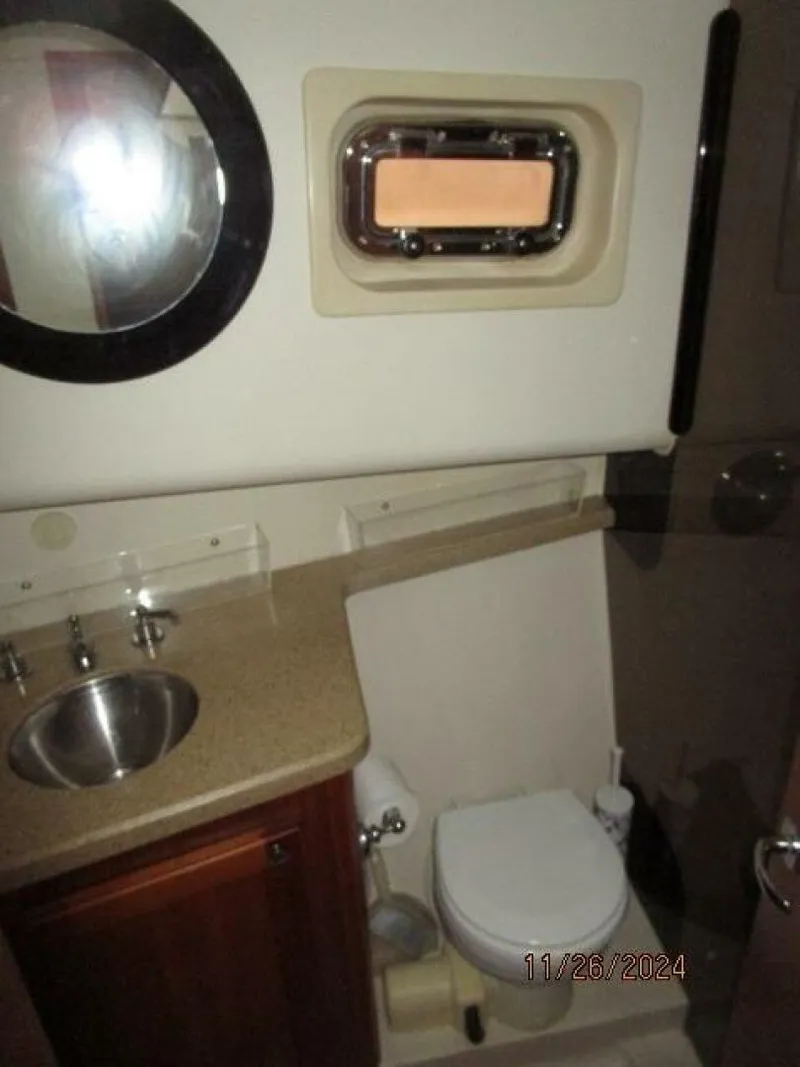 Slide: The Image of 34' Mainship head - 4856818