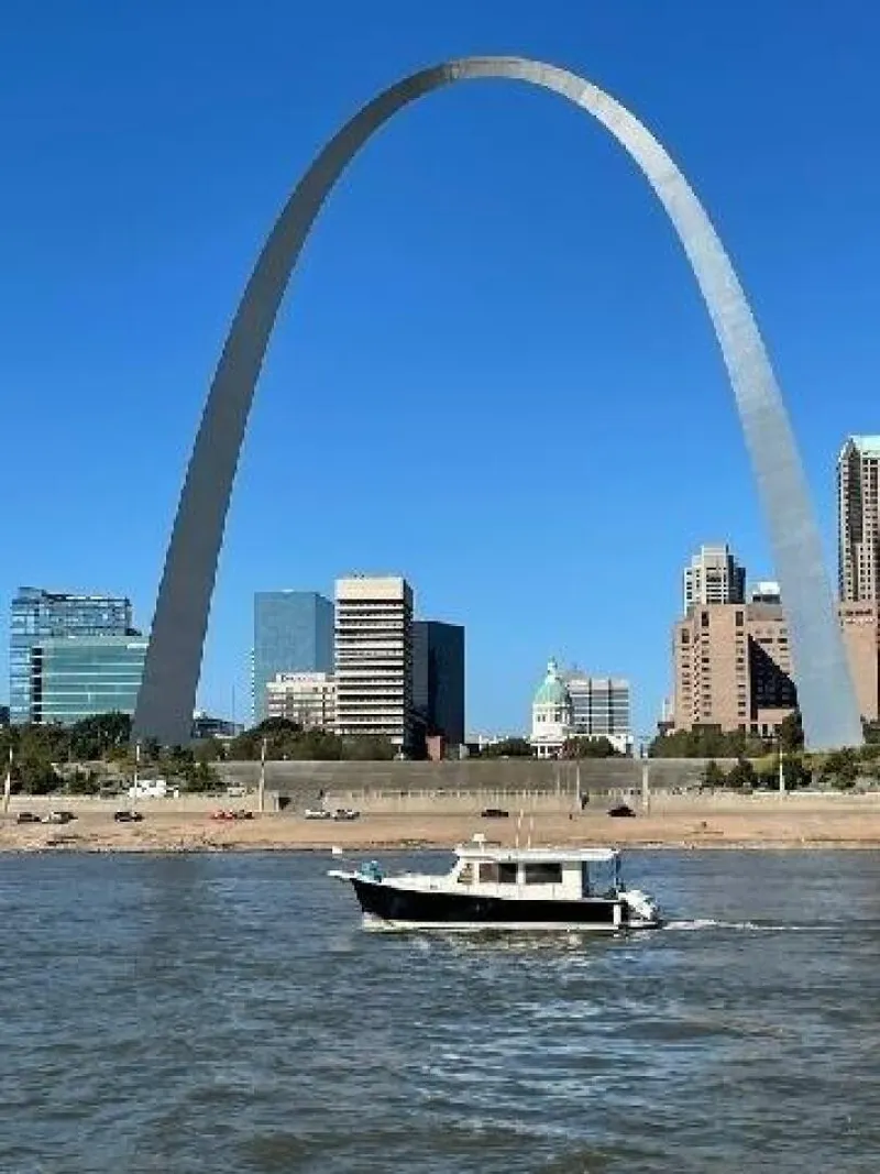 Slide: The Image of 34' Mainship port profile - 4856831