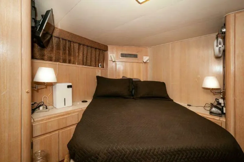 Slide: The Image of 1991 Hatteras 45 Convertible  REEL BROKE Master SR - 4855847