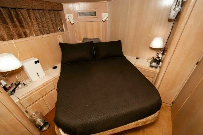 Slide: The Image of 1991 Hatteras 45 Convertible  REEL BROKE Master SR 2 - 4855848