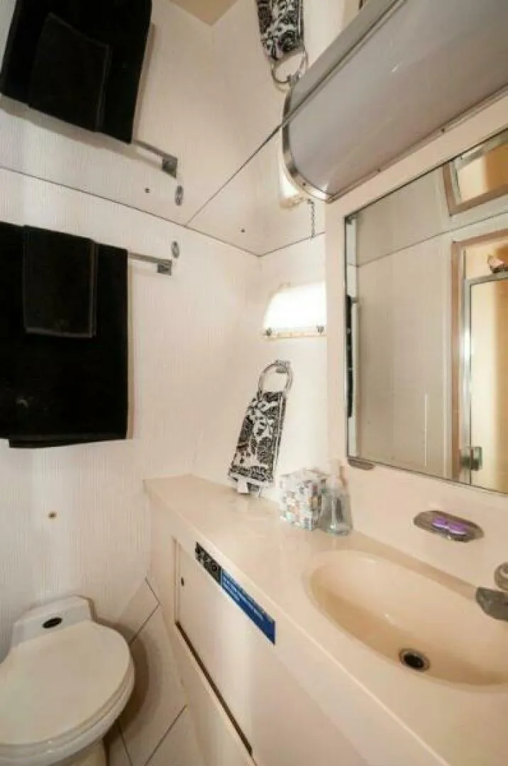 Slide: The Image of 1991 Hatteras 45 Convertible  REEL BROKE Master Head 2 - 4855850