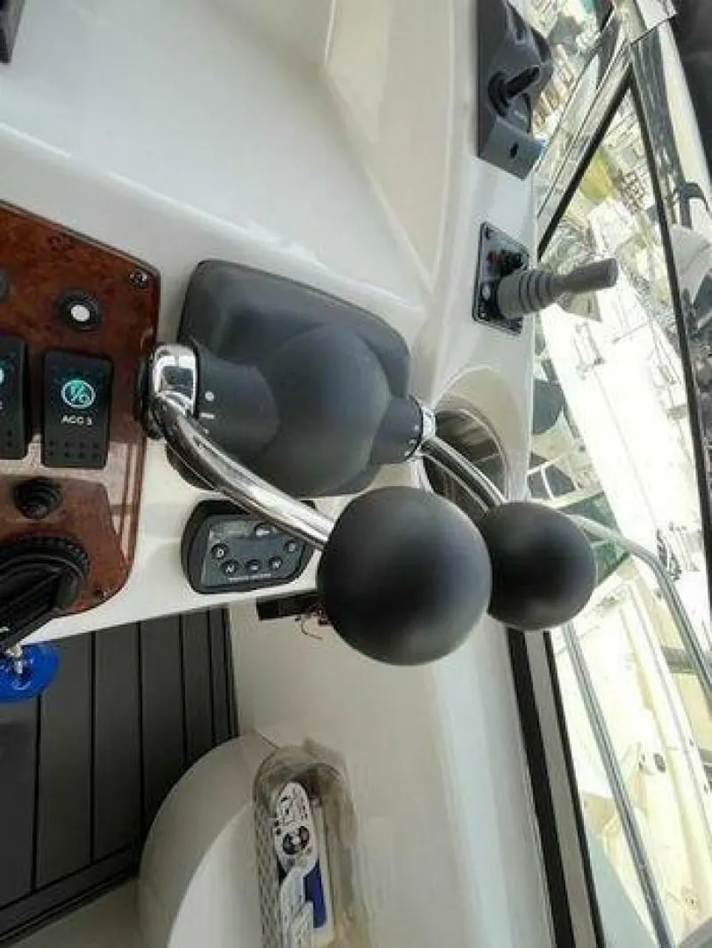 Slide: The Image of Silverton 43 Sport Bridge 2005 - 4960644