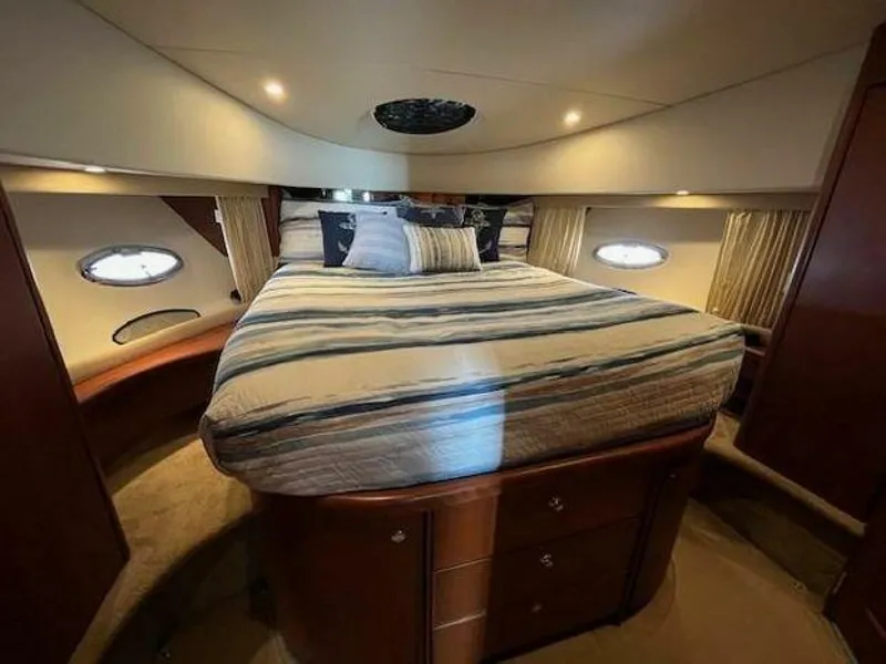 Slide: The Image of Silverton 43 Sport Bridge 2005 - 4960686