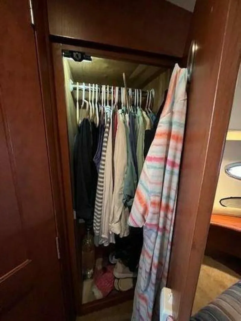 Slide: The Image of Silverton 43 Sport Bridge 2005 - 4960693