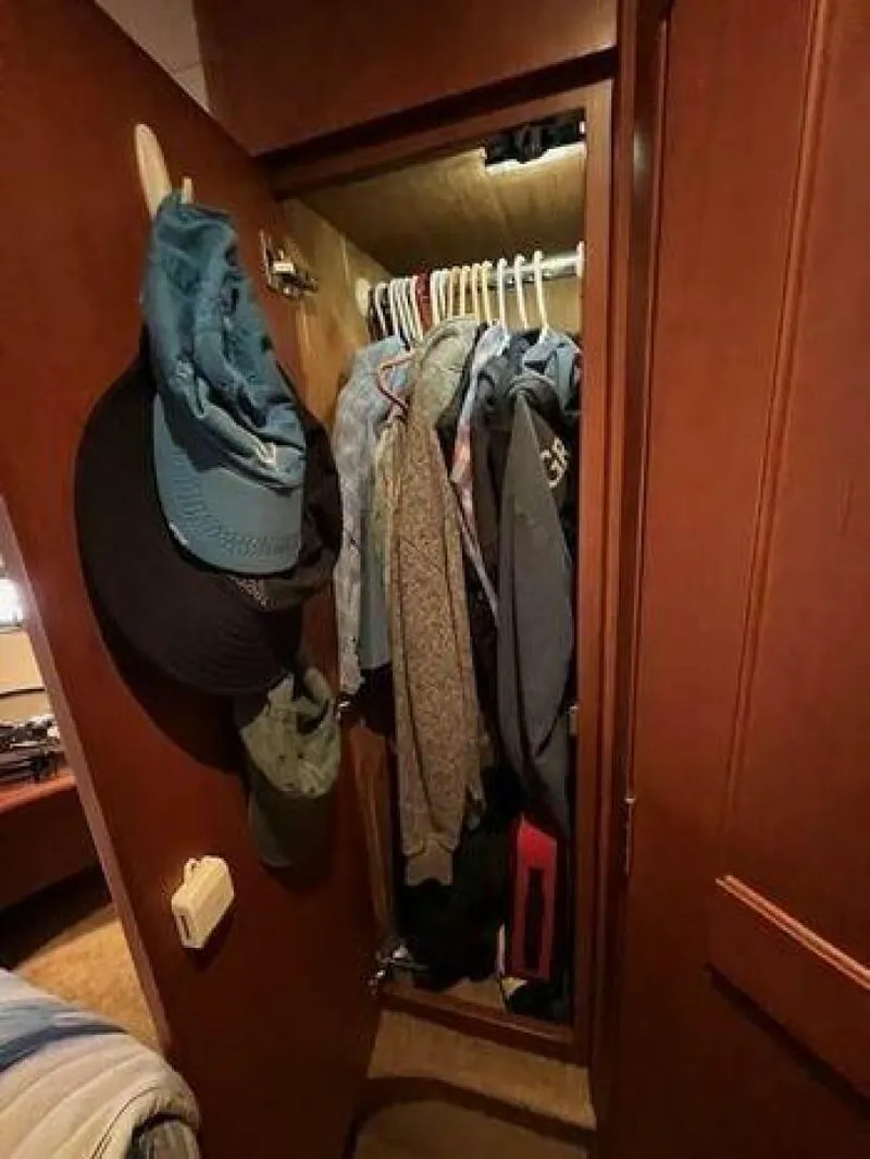 Slide: The Image of Silverton 43 Sport Bridge 2005 - 4960695