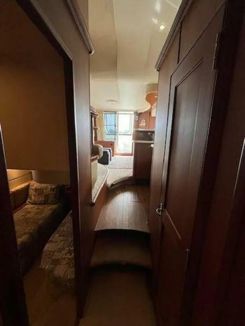 Slide: The Image of Silverton 43 Sport Bridge 2005 - 4960697