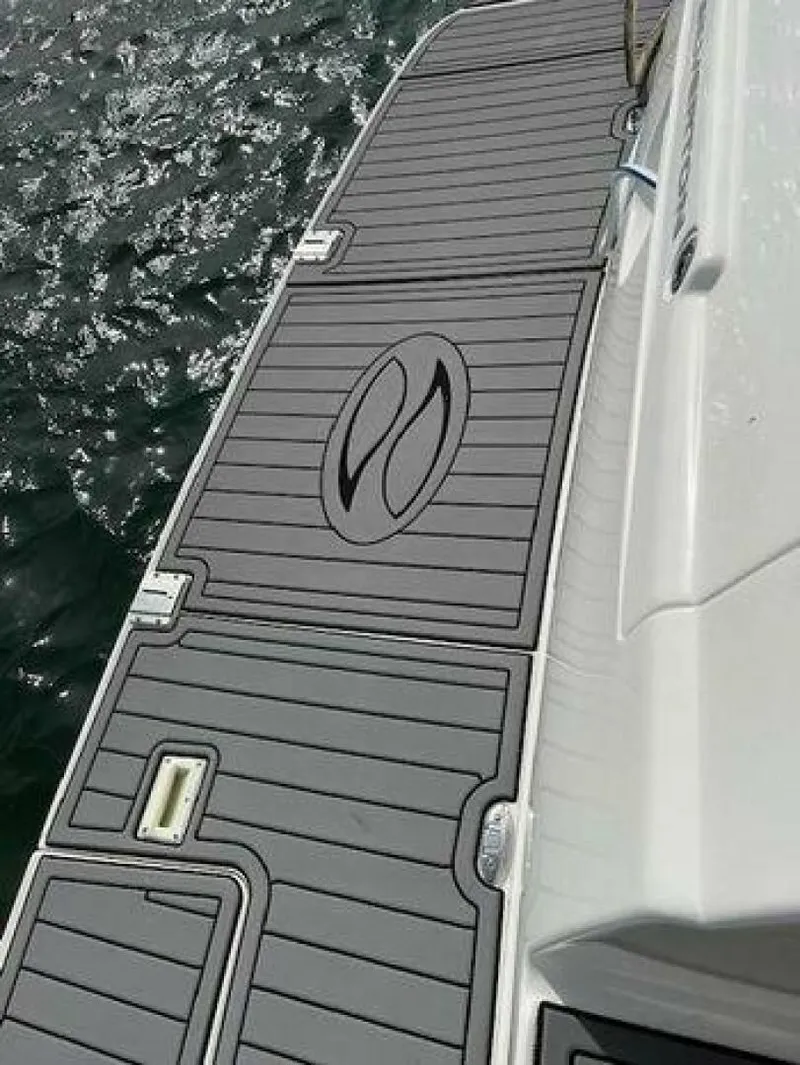 Slide: The Image of Silverton 43 Sport Bridge 2005 - 4960637