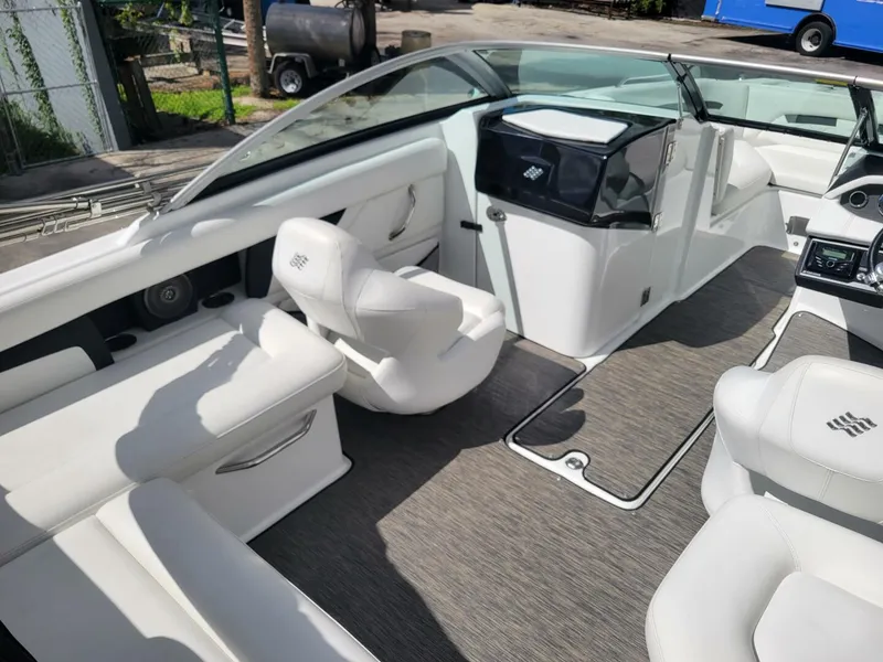 Slide: The Image of Four Winns HD3 2022 - 5680901