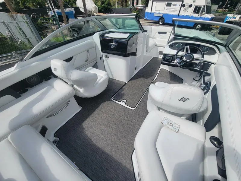 Slide: The Image of Four Winns HD3 2022 - 5680902