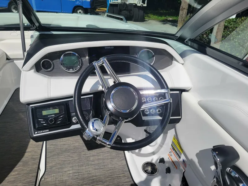 Slide: The Image of Four Winns HD3 2022 - 5680908