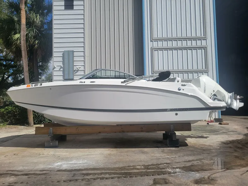 Slide: The Image of Four Winns HD3 2022 - 5680891