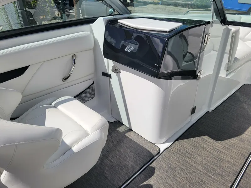 Slide: The Image of Four Winns HD3 2022 - 5680911