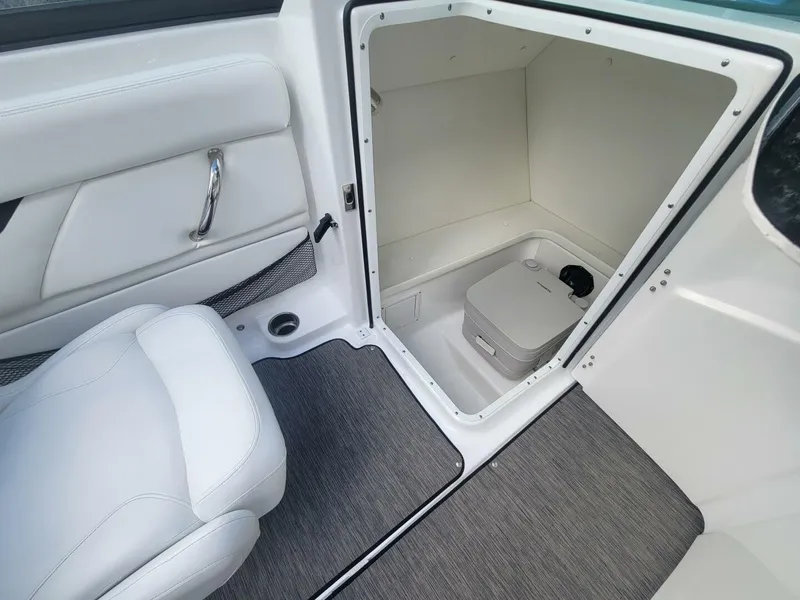 Slide: The Image of Four Winns HD3 2022 - 5680912