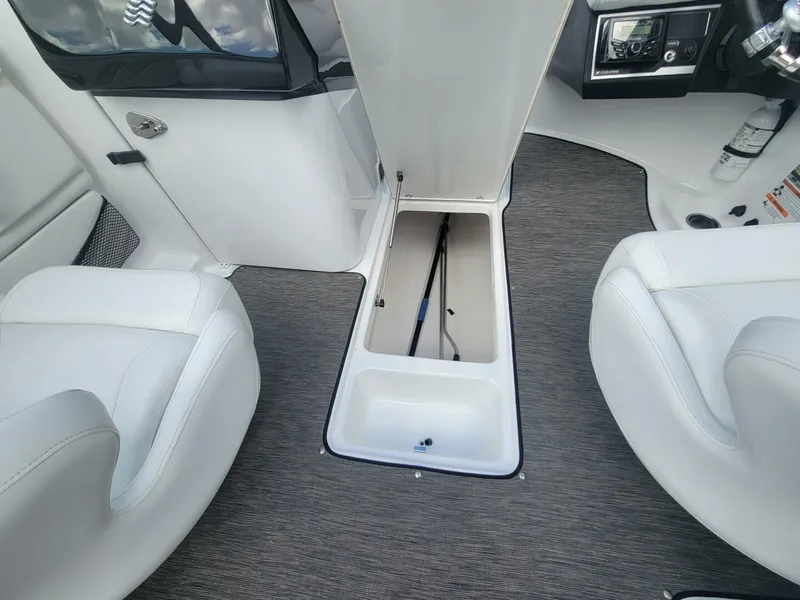 Slide: The Image of Four Winns HD3 2022 - 5680914