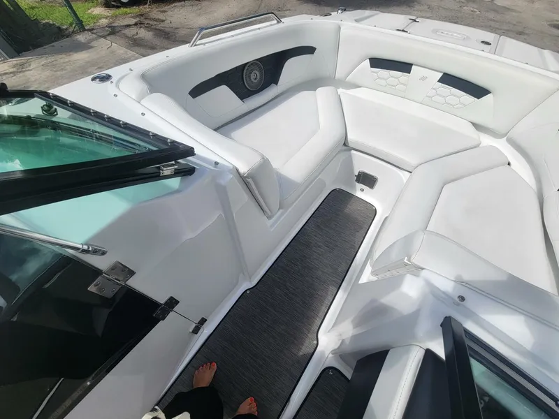 Slide: The Image of Four Winns HD3 2022 - 5680919