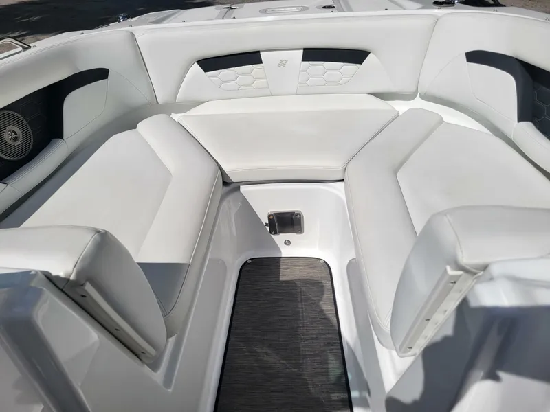 Slide: The Image of Four Winns HD3 2022 - 5680922