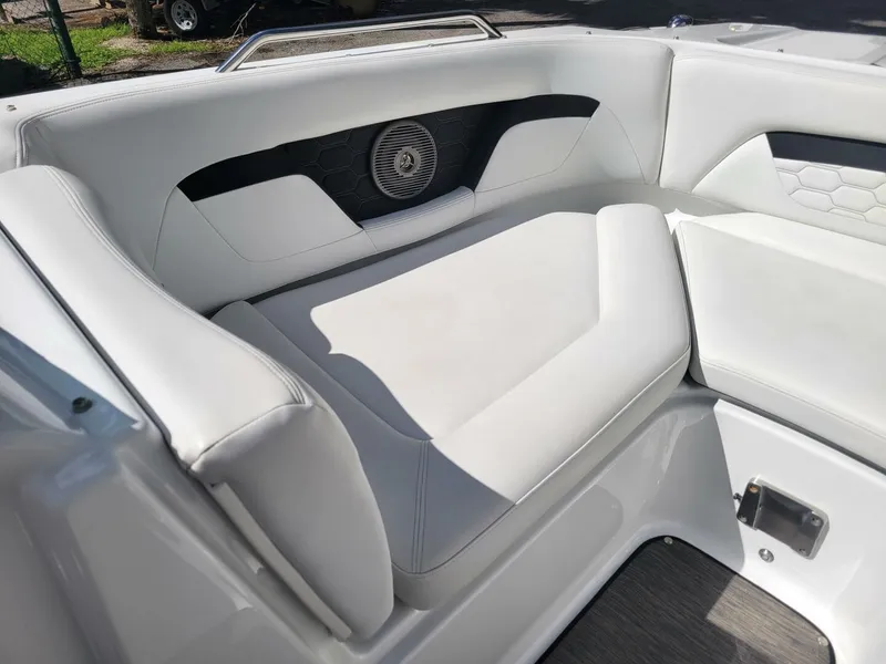 Slide: The Image of Four Winns HD3 2022 - 5680923