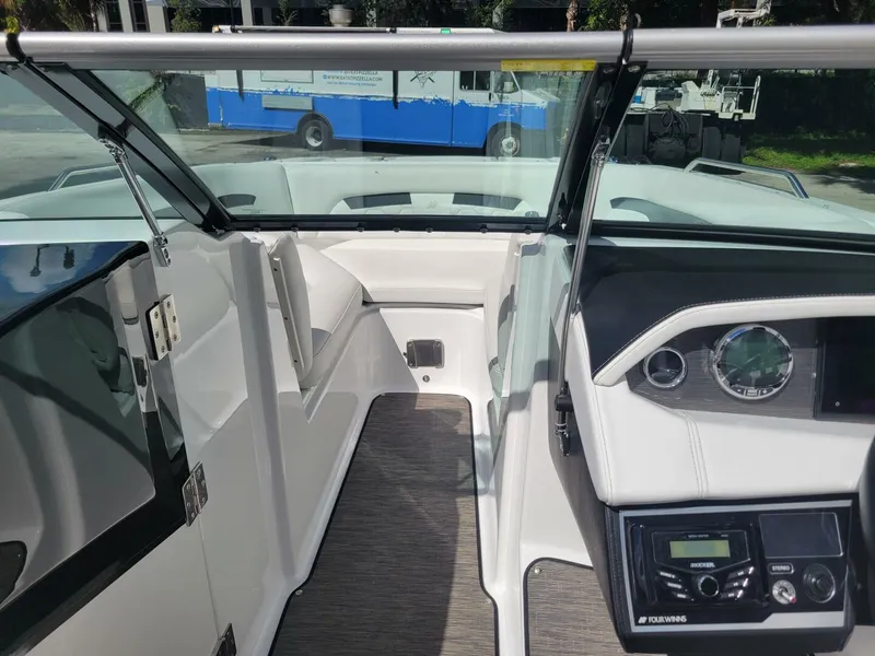 Slide: The Image of Four Winns HD3 2022 - 5680926