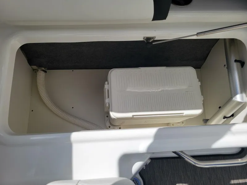 Slide: The Image of Four Winns HD3 2022 - 5680927