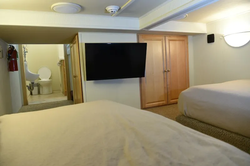 Slide: The Image of Crew Cabin - 4866773