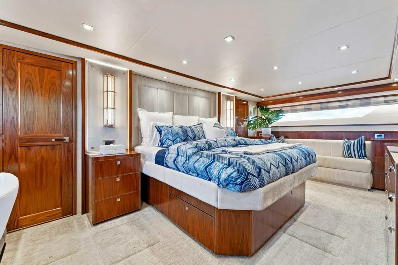 Slide: The Image of 2017 Viking 92 Enclosed Bridge "Aussie Rules" - 4861020