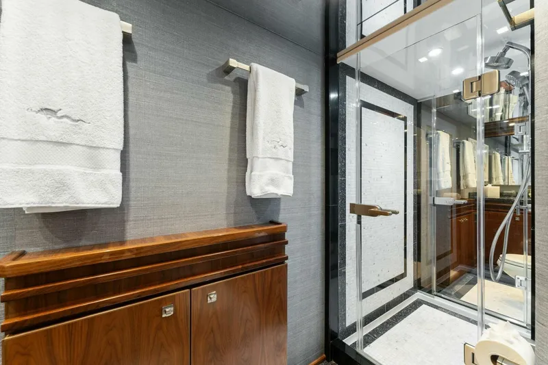 Slide: The Image of 2017 Viking 92 Enclosed Bridge "Aussie Rules" - 4861055