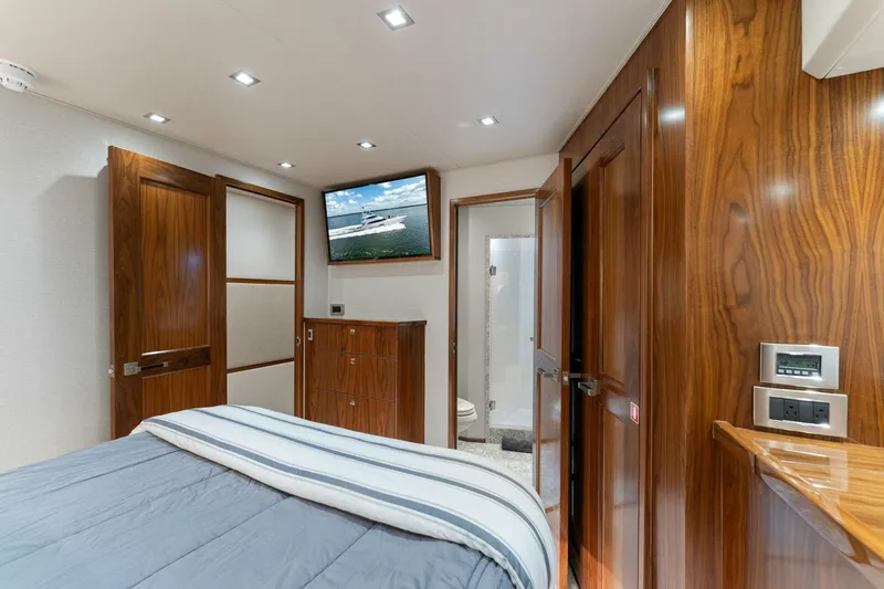 Slide: The Image of 2017 Viking 92 Enclosed Bridge "Aussie Rules" - 4861045