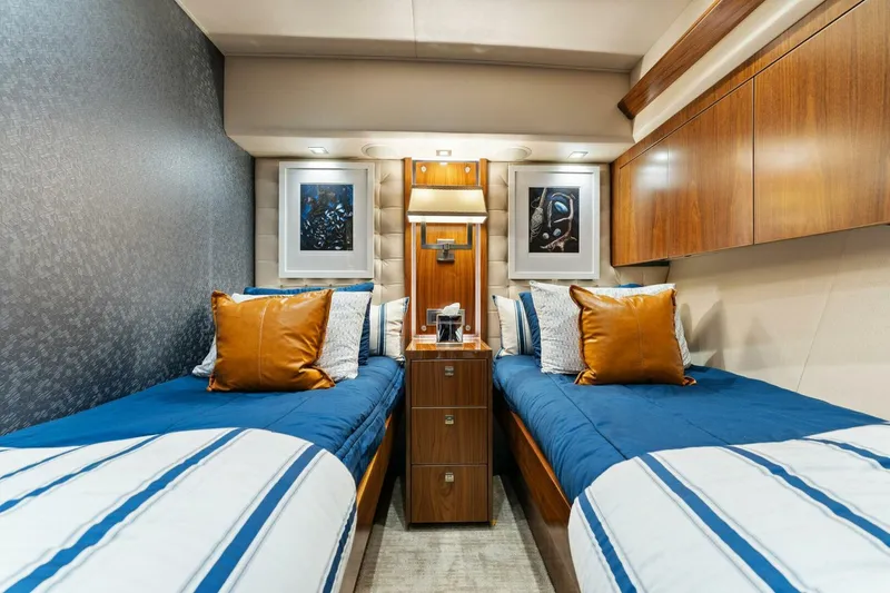 Slide: The Image of 2017 Viking 92 Enclosed Bridge "Aussie Rules" - 4861048