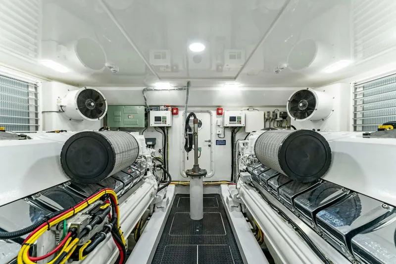 Slide: The Image of 2017 Viking 92 Enclosed Bridge "Aussie Rules" - 4861061