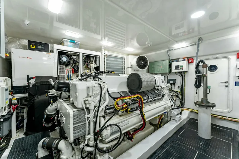 Slide: The Image of 2017 Viking 92 Enclosed Bridge "Aussie Rules" - 4861062