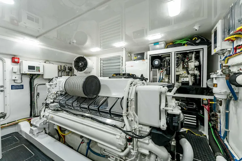 Slide: The Image of 2017 Viking 92 Enclosed Bridge "Aussie Rules" - 4861063