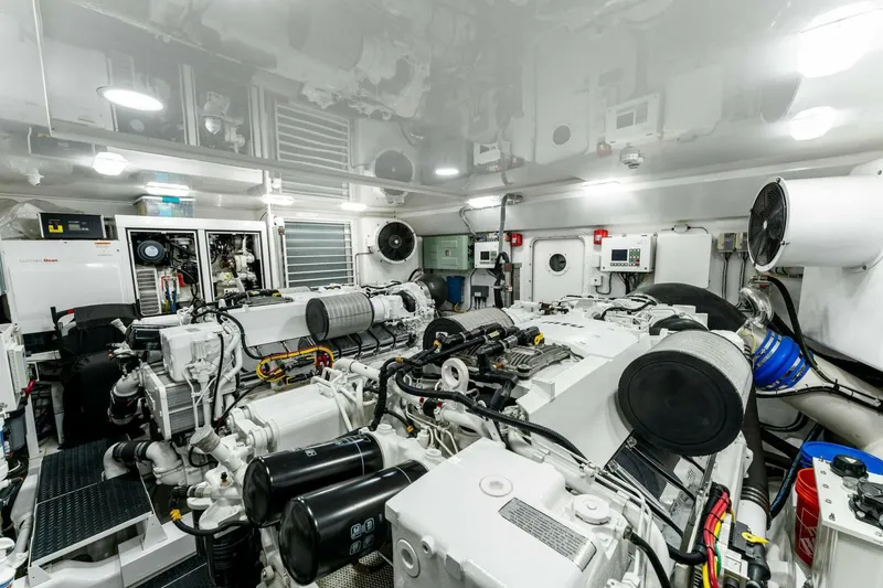 Slide: The Image of 2017 Viking 92 Enclosed Bridge "Aussie Rules" - 4861064