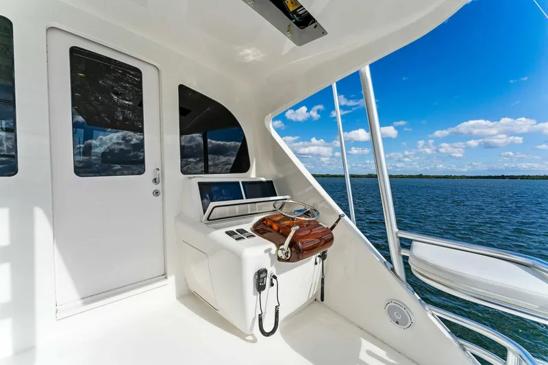 Slide: The Image of 2017 Viking 92 Enclosed Bridge "Aussie Rules" - 4861100