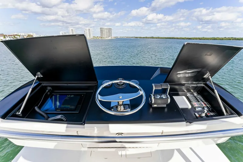 Slide: The Image of 2017 Viking 92 Enclosed Bridge "Aussie Rules" - 4861105