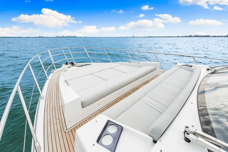 Slide: The Image of Azimut S6 2025 - 4951450