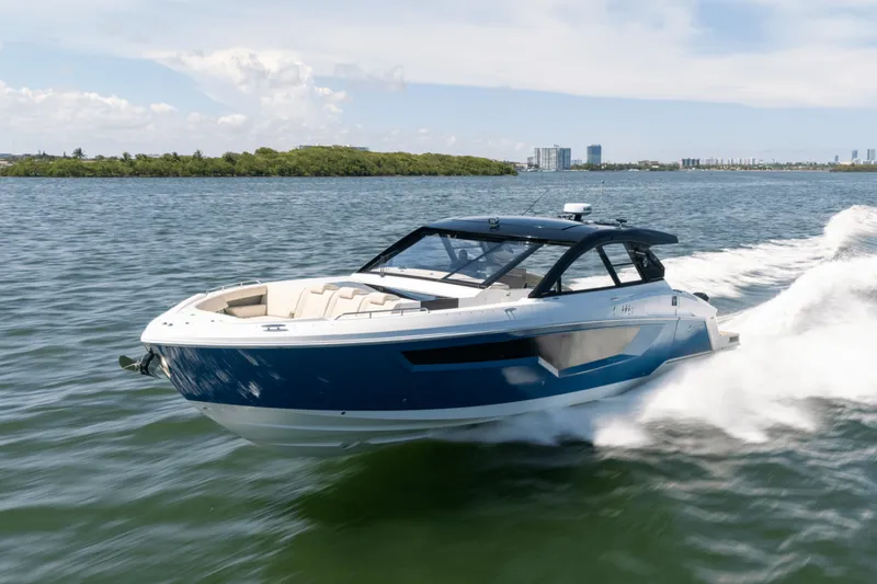 The Image of Cruisers Yachts 50 GLS Outboard 2025 - 5610283