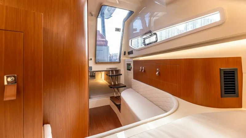 Slide: The Image of 49Stradivari43_web 134 - 4862505