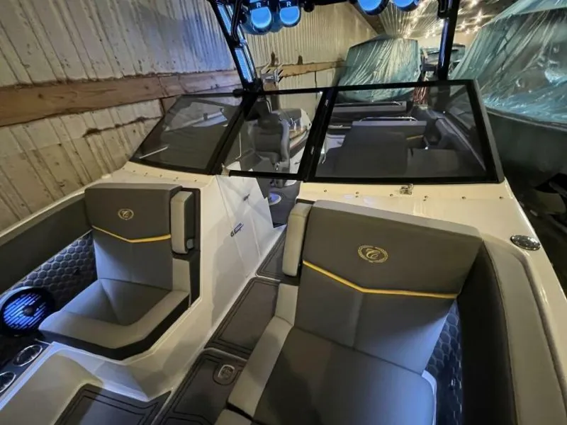 Slide: The Image of Cobalt R8 Surf 2021 - 4864696