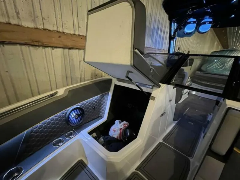 Slide: The Image of Cobalt R8 Surf 2021 - 4864701