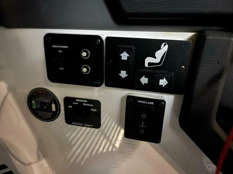 Slide: The Image of Cobalt R8 Surf 2021 - 4864634