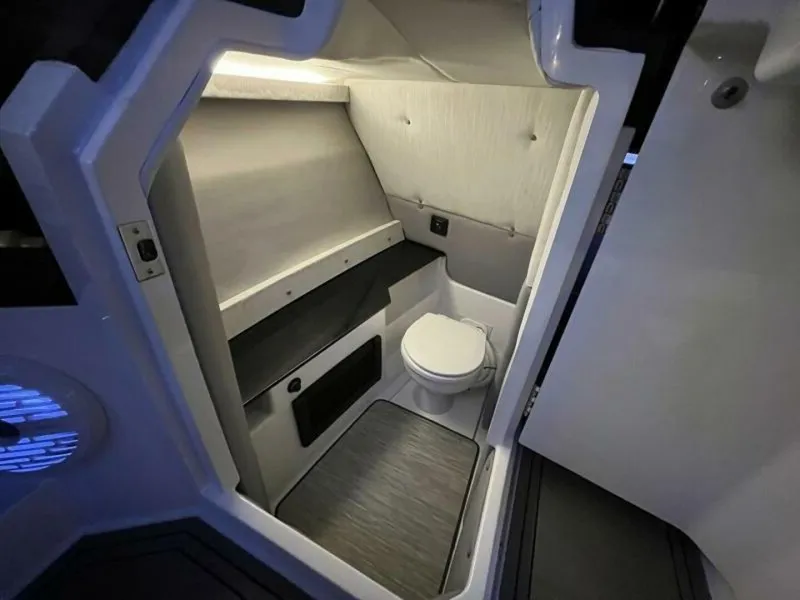 Slide: The Image of Cobalt R8 Surf 2021 - 4864637