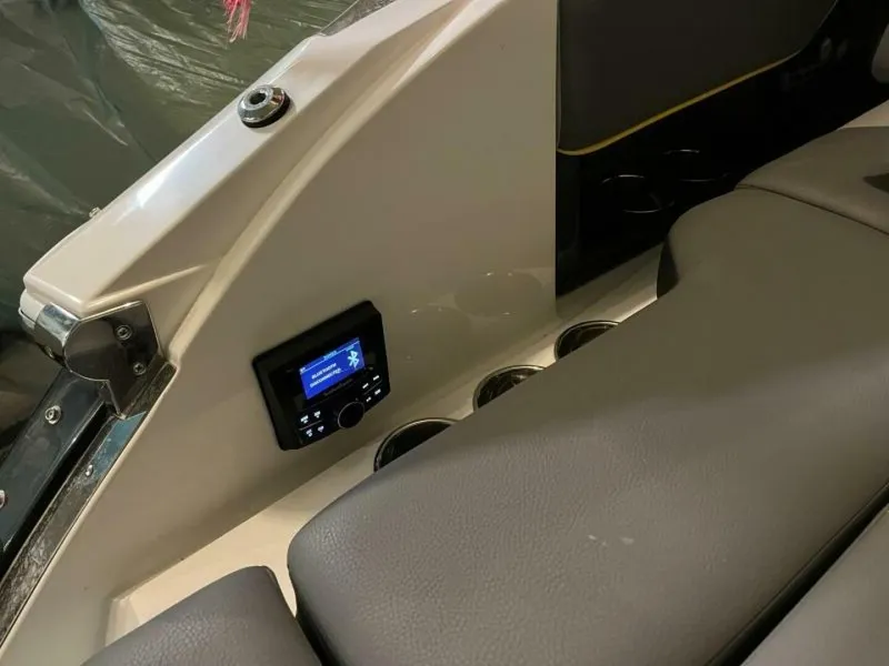 Slide: The Image of Cobalt R8 Surf 2021 - 4864729