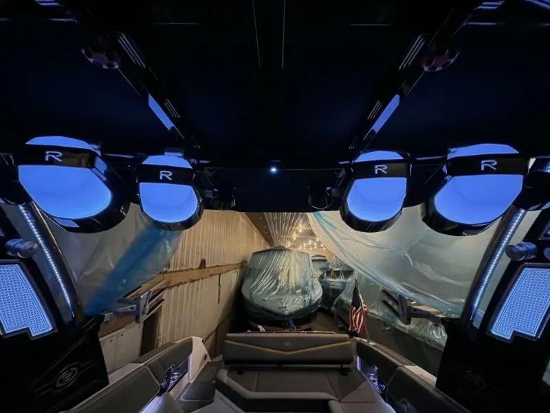 Slide: The Image of Cobalt R8 Surf 2021 - 4864635