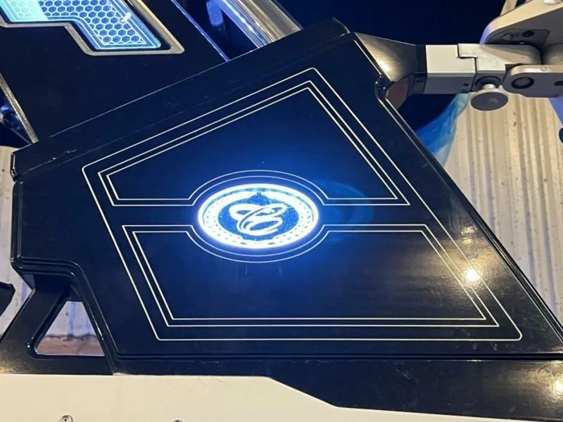 Slide: The Image of Cobalt R8 Surf 2021 - 4864735