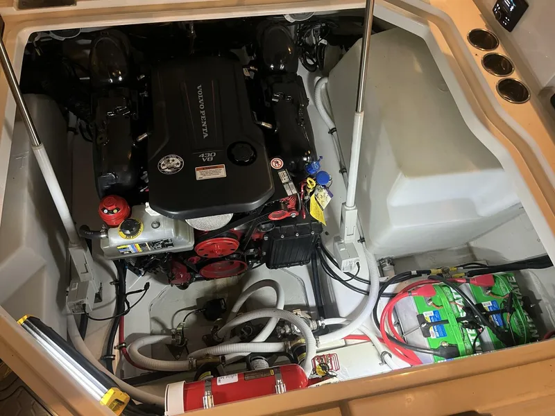 Slide: The Image of Cobalt R8 Surf 2021 - 4864628