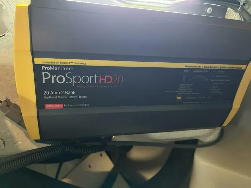 Slide: The Image of Cobalt R8 Surf 2021 - 4864630